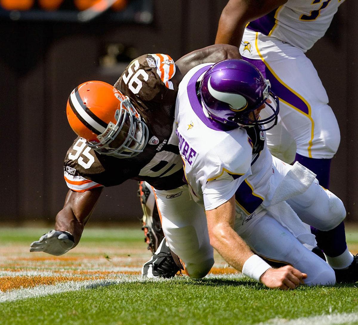 Kamerion-Wimbley-Brett-Favre.jpg